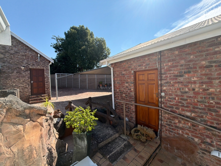 7 Bedroom Property for Sale in Heather Park Western Cape